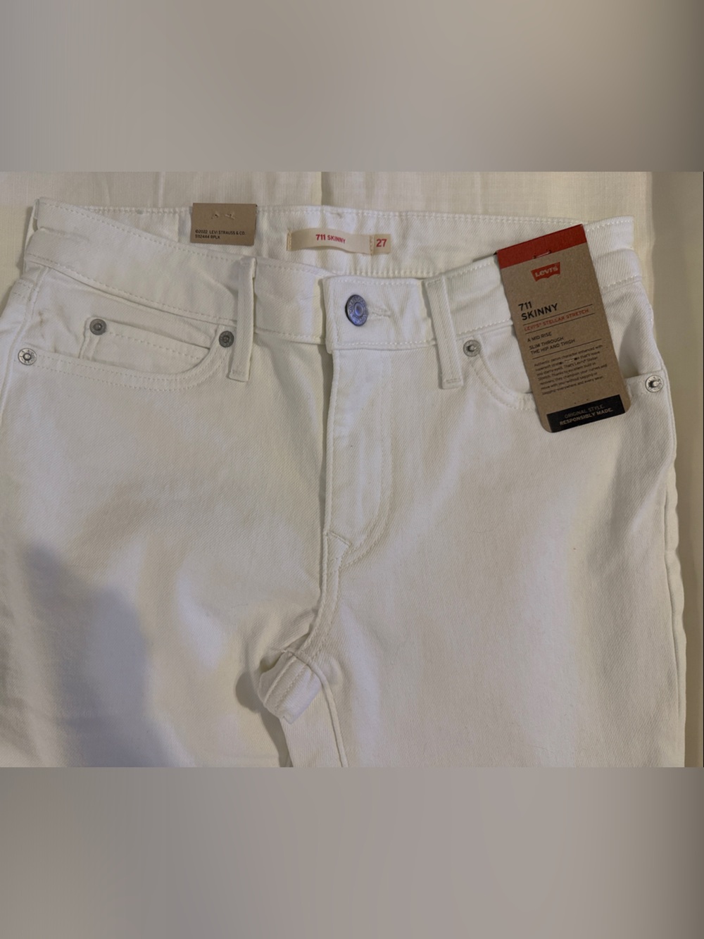 Levi's White mid rise skinny jeans